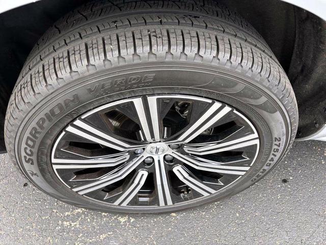 Photo of 2025 Gray Volvo XC90