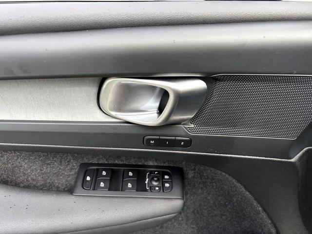 Photo of 2025 Volvo XC40