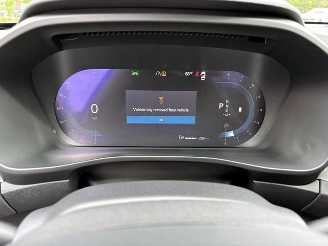 Photo of 2025 Volvo XC40