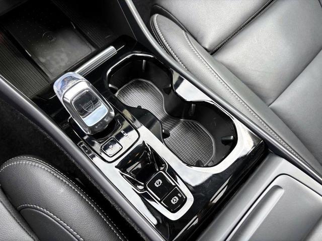 Photo of 2025 Volvo XC40