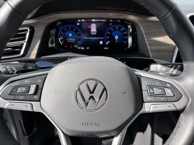 Photo of 2024 Silver Mist Metallic Volkswagen Atlas