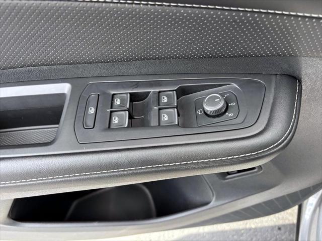 Photo of 2024 Silver Mist Metallic Volkswagen Atlas
