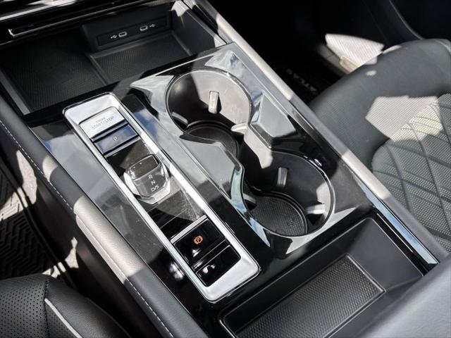 Photo of 2024 Silver Mist Metallic Volkswagen Atlas