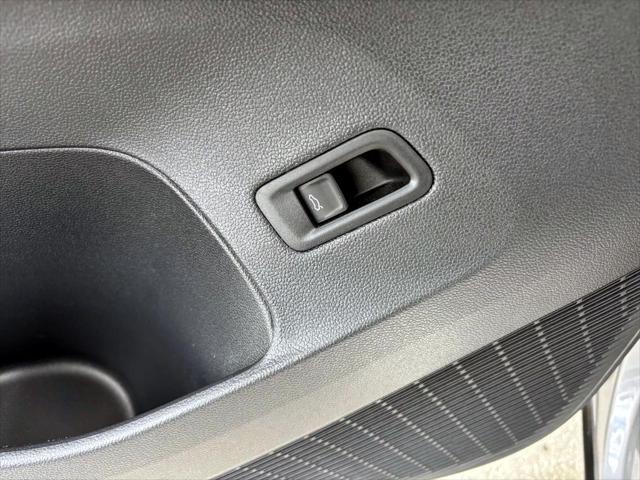 Photo of 2024 Silver Mist Metallic Volkswagen Atlas