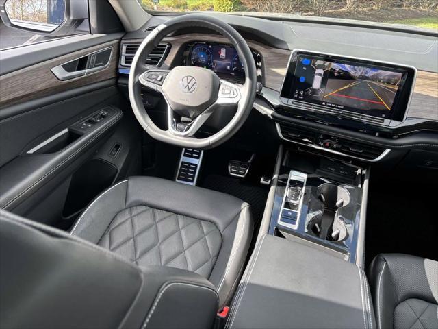 Photo of 2024 Silver Mist Metallic Volkswagen Atlas
