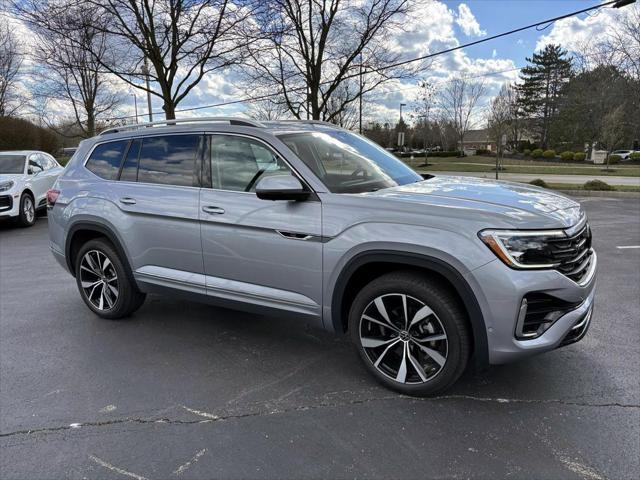 Photo of 2024 Silver Mist Metallic Volkswagen Atlas