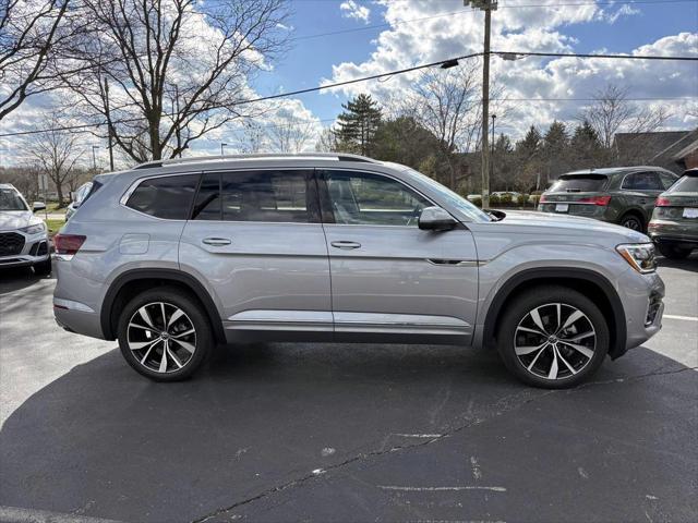 Photo of 2024 Silver Mist Metallic Volkswagen Atlas
