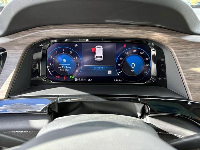Photo of 2024 Silver Mist Metallic Volkswagen Atlas