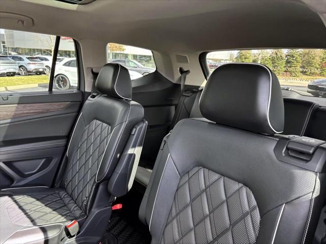 Photo of 2024 Silver Mist Metallic Volkswagen Atlas