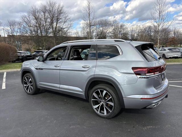 Photo of 2024 Silver Mist Metallic Volkswagen Atlas