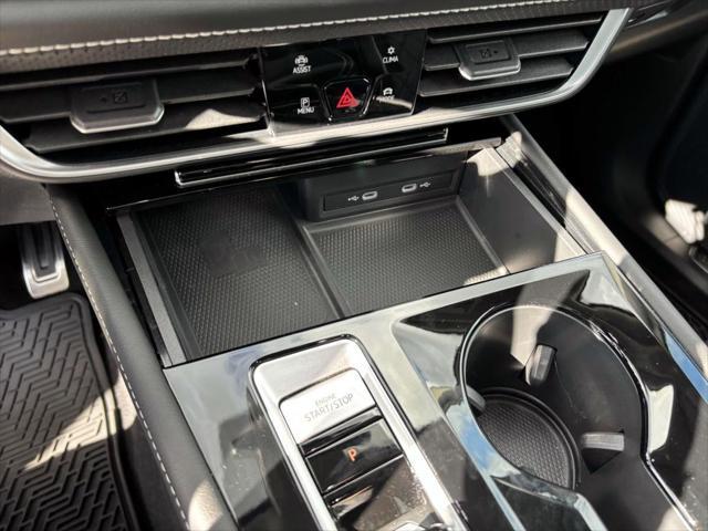 Photo of 2024 Silver Mist Metallic Volkswagen Atlas