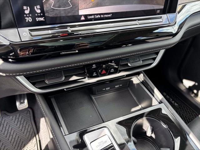 Photo of 2024 Silver Mist Metallic Volkswagen Atlas
