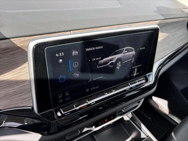 Photo of 2024 Silver Mist Metallic Volkswagen Atlas