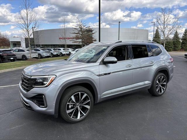 Photo of 2024 Silver Mist Metallic Volkswagen Atlas