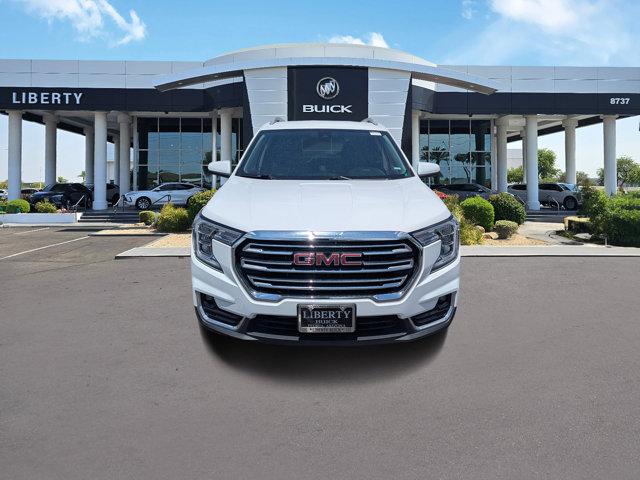 Photo of 2024 Summit White GMC Terrain