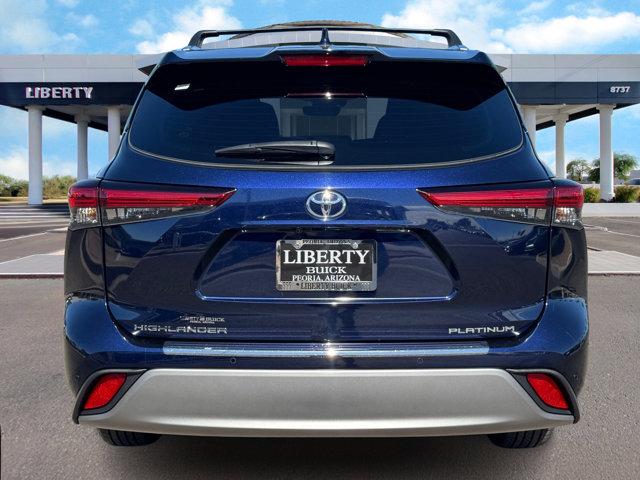 Photo of 2023 Gray Toyota Highlander