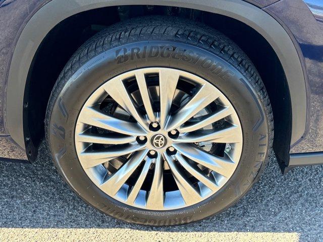 Photo of 2023 Gray Toyota Highlander