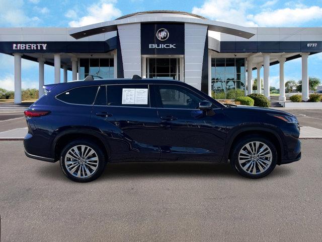 Photo of 2023 Gray Toyota Highlander