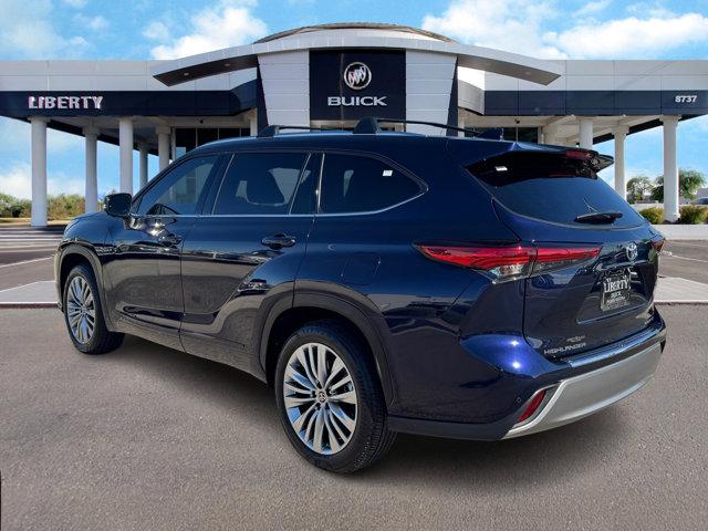 Photo of 2023 Gray Toyota Highlander