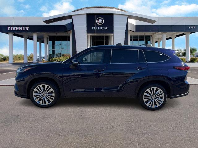 Photo of 2023 Gray Toyota Highlander