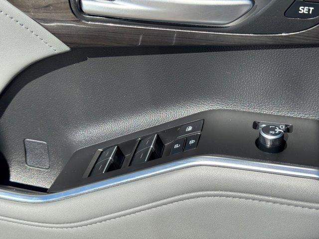 Photo of 2023 Gray Toyota Highlander
