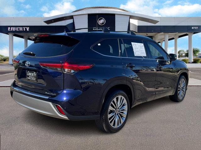 Photo of 2023 Gray Toyota Highlander