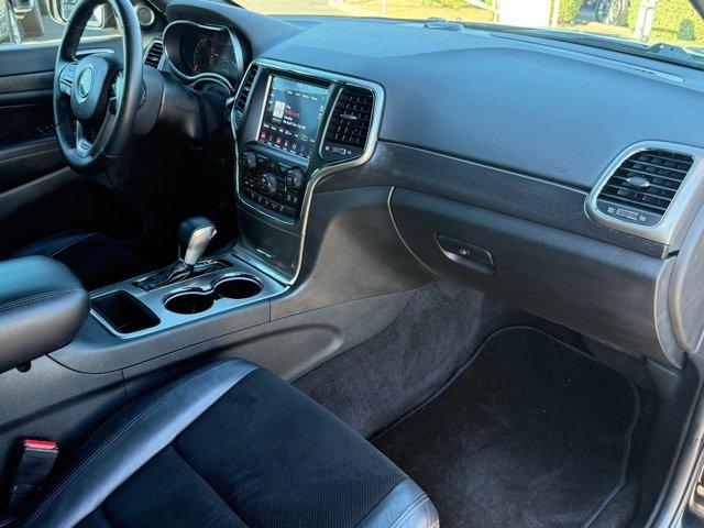 Photo of 2018 Diamond Black Crystal Pearlcoat Jeep Grand Cherokee