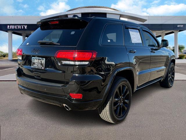 Photo of 2018 Diamond Black Crystal Pearlcoat Jeep Grand Cherokee
