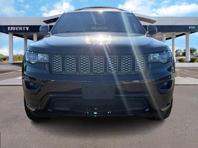 Photo of 2018 Diamond Black Crystal Pearlcoat Jeep Grand Cherokee