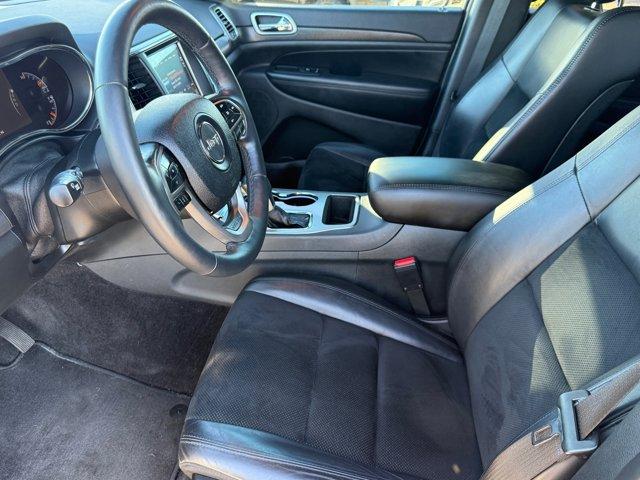Photo of 2018 Diamond Black Crystal Pearlcoat Jeep Grand Cherokee
