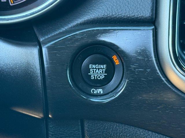 Photo of 2018 Diamond Black Crystal Pearlcoat Jeep Grand Cherokee