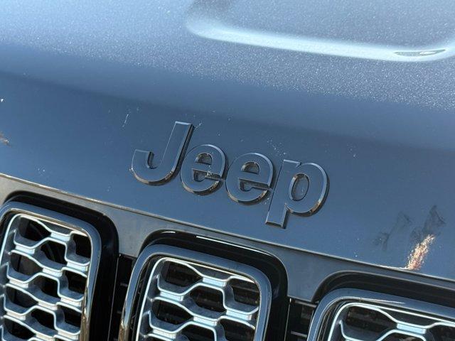 Photo of 2018 Diamond Black Crystal Pearlcoat Jeep Grand Cherokee