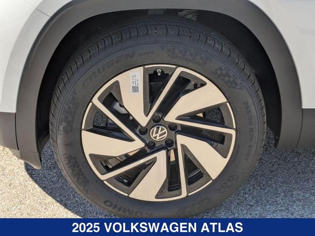 Photo of 2025 Opal White Pearl Volkswagen Atlas