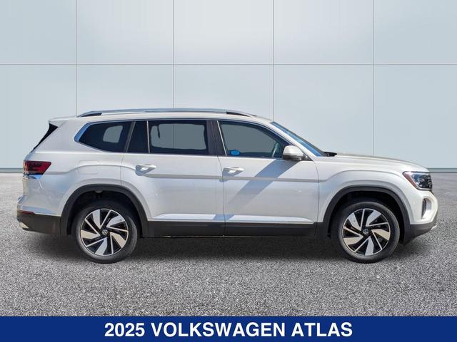 Photo of 2025 Opal White Pearl Volkswagen Atlas