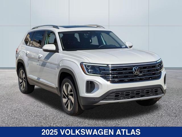 Photo of 2025 Opal White Pearl Volkswagen Atlas