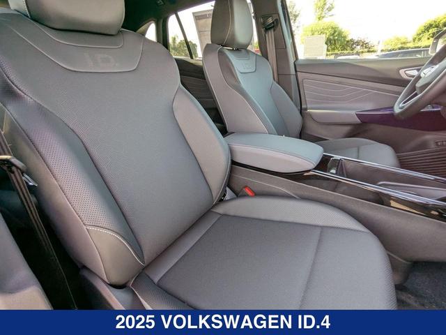 Photo of 2025 deep black pearl Volkswagen ID.4