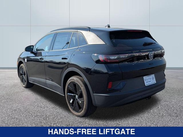 Photo of 2025 deep black pearl Volkswagen ID.4