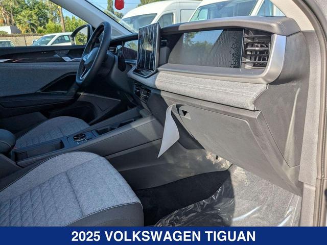 Photo of 2025 Pyrite Silver Metallic Volkswagen Tiguan