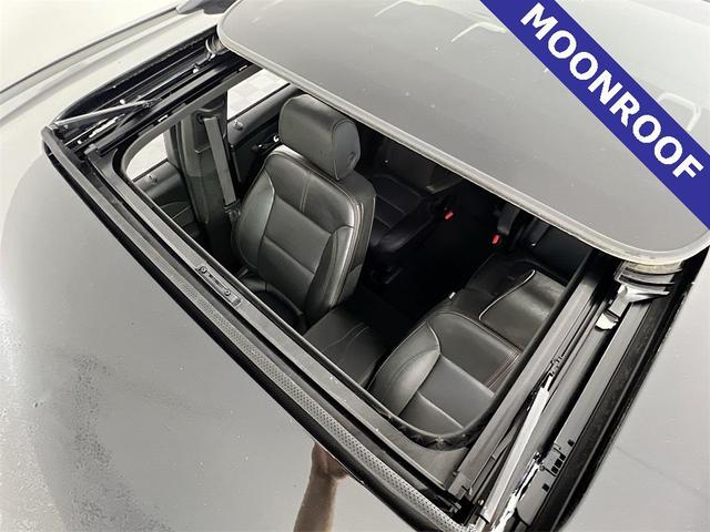 Photo of 2023 Mosaic Black Metallic Chevrolet Traverse