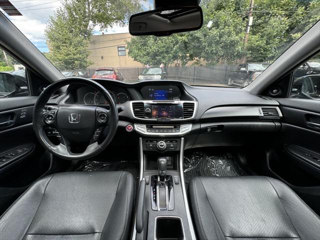Photo of 2015 Crystal Black Pearl Honda Accord