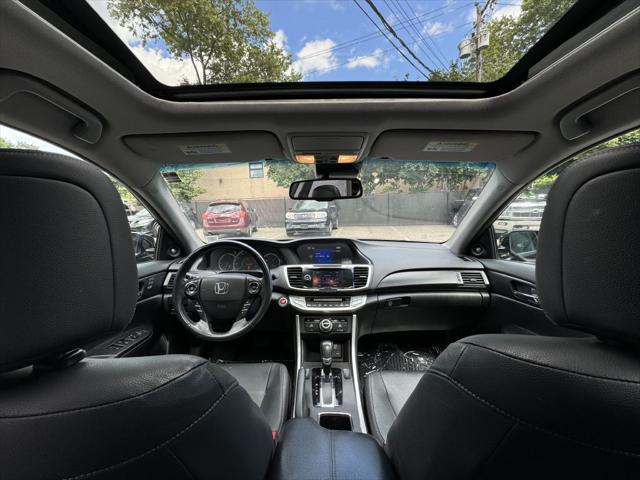 Photo of 2015 Crystal Black Pearl Honda Accord