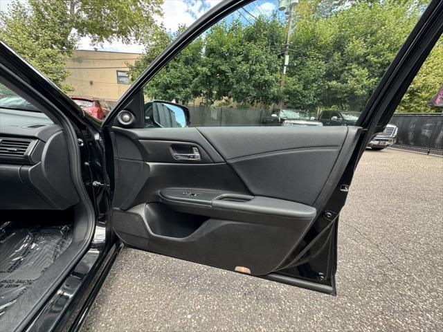 Photo of 2015 Crystal Black Pearl Honda Accord