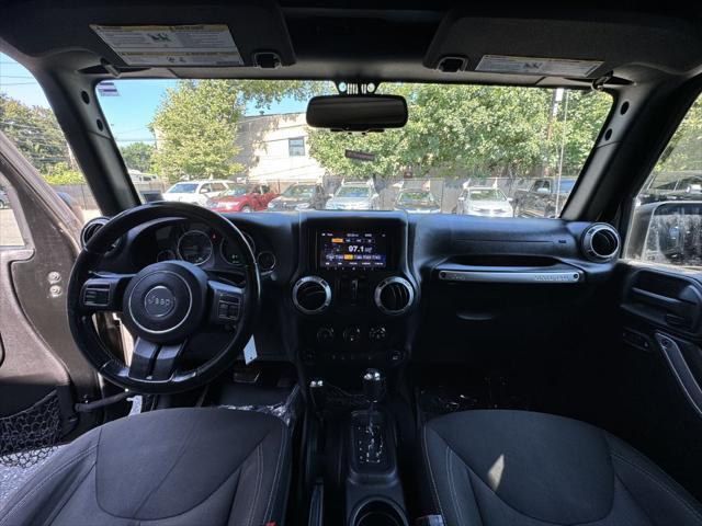 Photo of 2015 Black Clearcoat Jeep Wrangler Unlimited