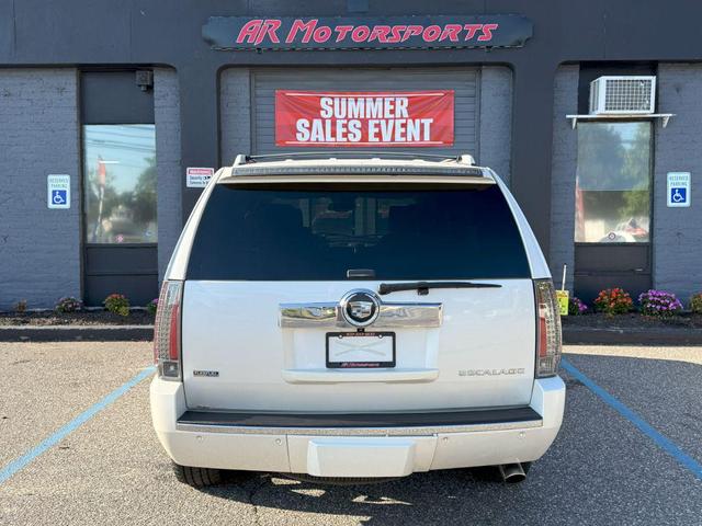 Photo of 2009 White Diamond Tricoat Cadillac Escalade
