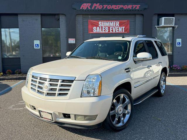 Photo of 2009 White Diamond Tricoat Cadillac Escalade