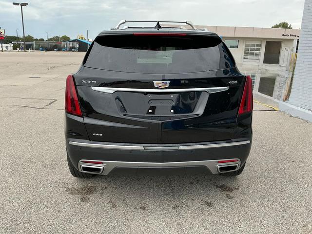 Photo of 2021 Stellar Black Metallic Cadillac XT5