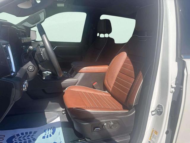 Photo of 2023 White Frost Tricoat GMC Sierra 1500