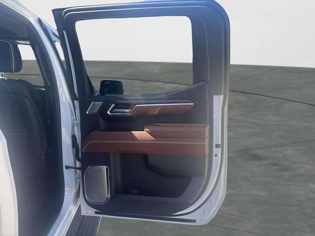 Photo of 2023 White Frost Tricoat GMC Sierra 1500