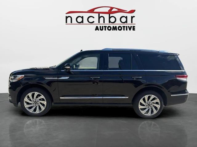 Photo of 2024 Infinite Black Metallic Clearcoat Lincoln Navigator