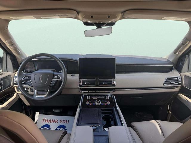 Photo of 2024 Infinite Black Metallic Clearcoat Lincoln Navigator